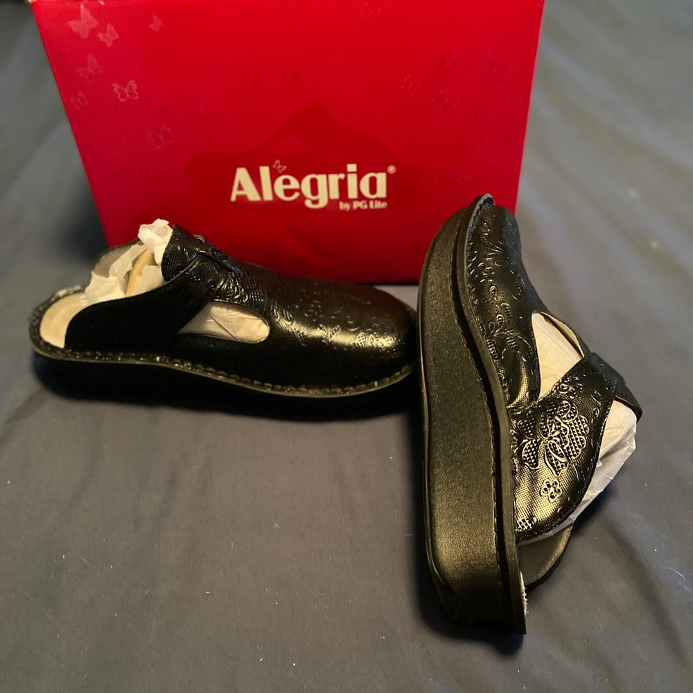 Alegria Clogs